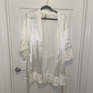 Lulus White Silk Robe Size M